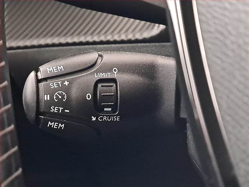 Peugeot 2008 (2021) 1.2 PureTech, ČR,1.maj - fotka 18 z 19