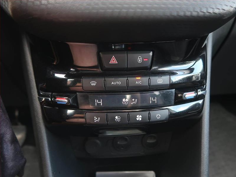 Peugeot 2008 (2013) 1.6 e-HDi, Navi, Tempomat - fotka 18 z 18