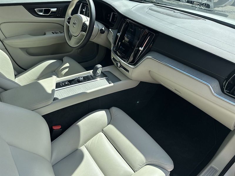 Volvo S60 (2023) B5 AWD Automat Ultimate Dark - fotka 10 z 31