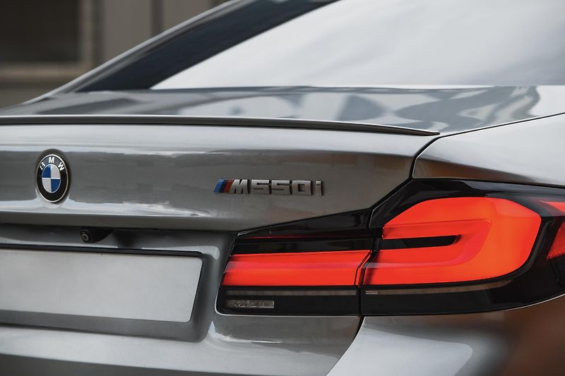 BMW Řada 5 (2020) M550i xdrive - fotka 7 z 19