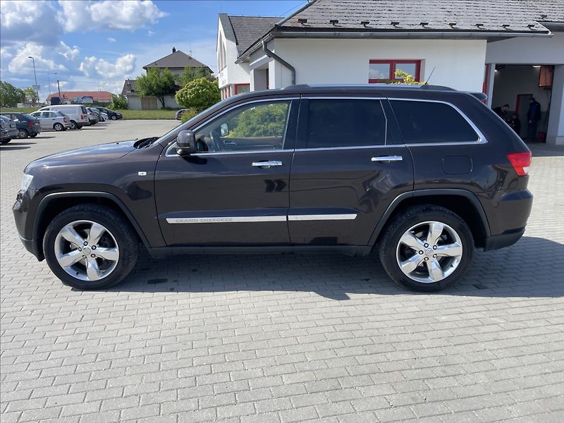 Jeep Grand Cherokee 3,0 CRDi 177kw Overland Pano T - fotka 31 z 35