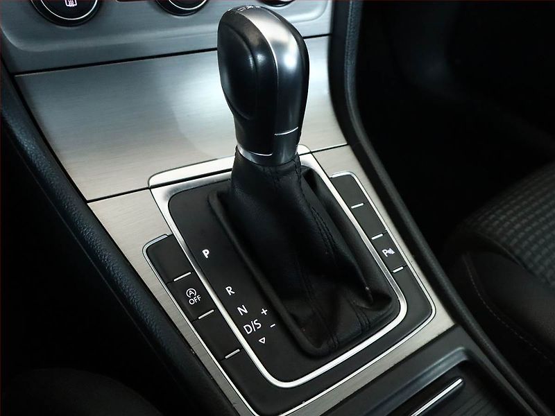 Volkswagen Golf (2015) 1.6 TDI, Automat, Navi - fotka 11 z 14