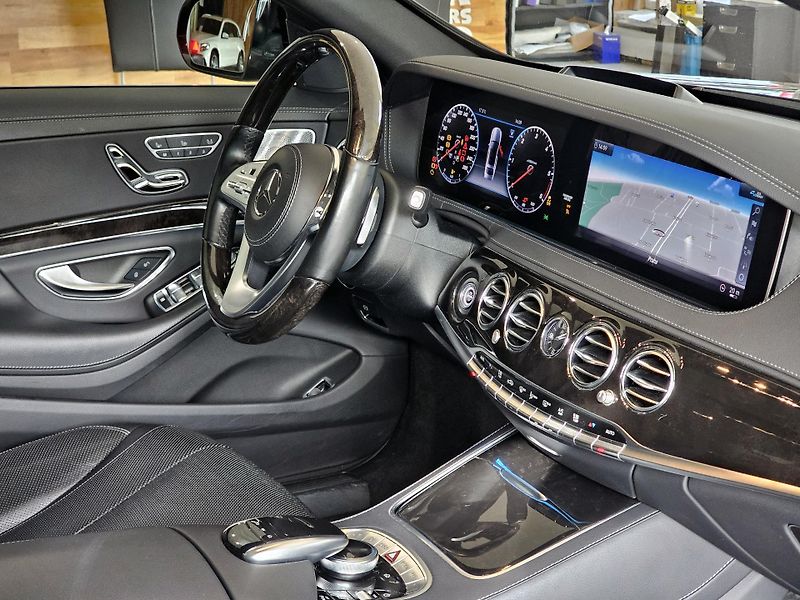 Mercedes-Benz Třídy S S350d 4Matic AMG Line - fotka 14 z 34