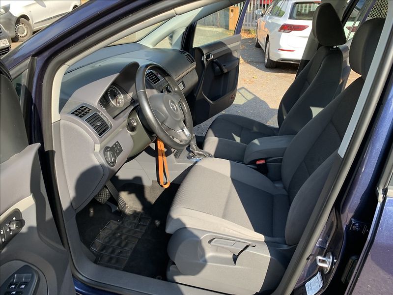 Volkswagen Touran 1,6 TDI DSG - fotka 13 z 17