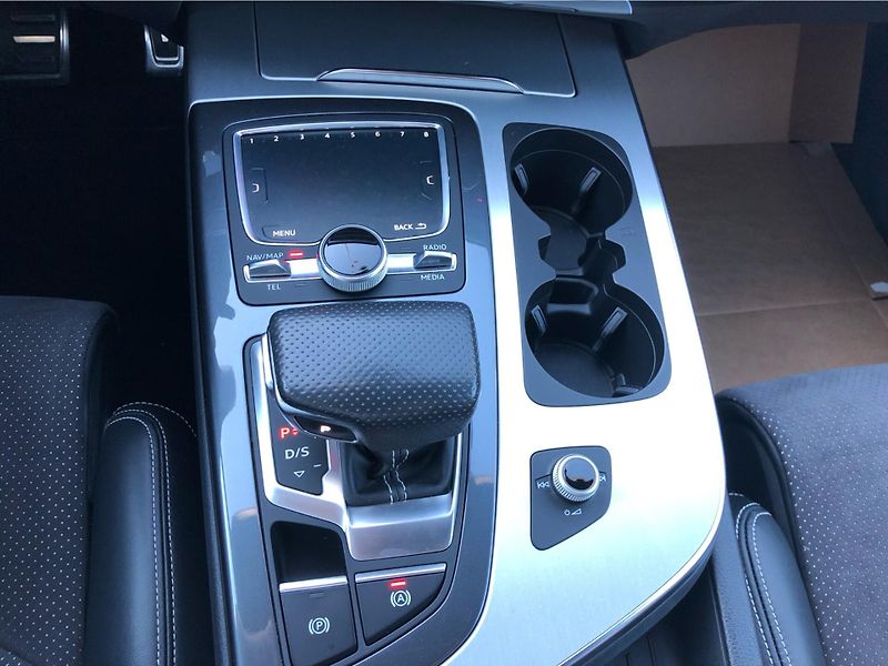 Audi Q7 3.0TDi S-LINE - fotka 22 z 30