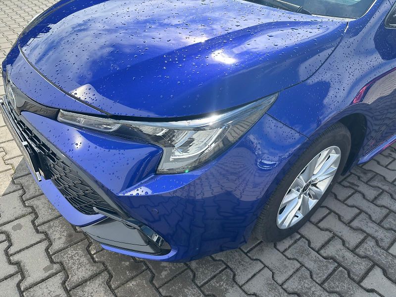 Toyota Corolla 1.8 HSD e-CVT Comfort Tech - fotka 24 z 26