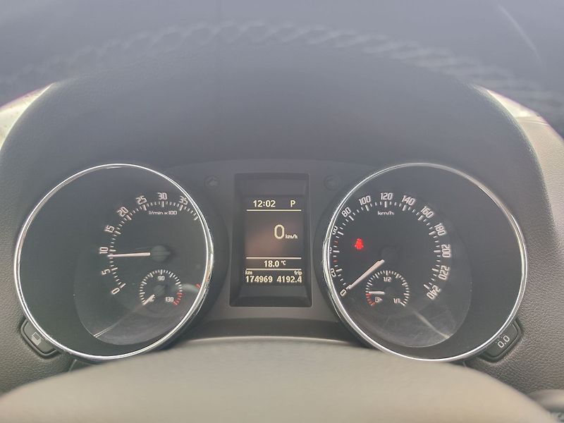 Škoda Yeti 2.0 TDI/103kW Ambition DSG - fotka 14 z 23