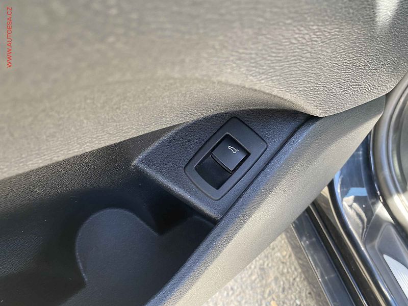 BMW X1 (2018) 2.0 D xDrive 20d, ČR, M - fotka 15 z 24