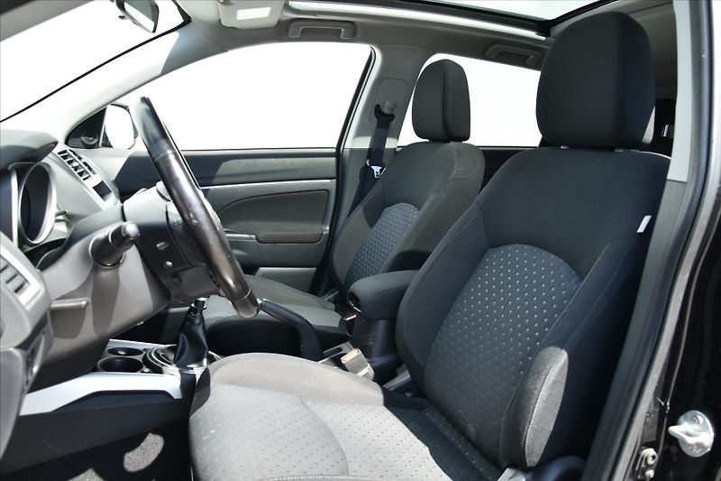 Mitsubishi ASX 1.8DI-D 110kW 4x4 INTENSE - fotka 9 z 25