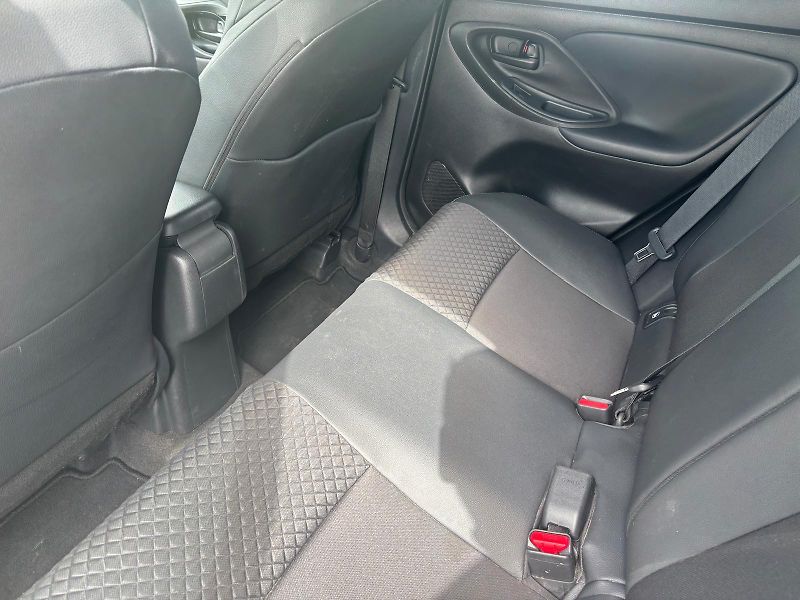 Toyota Yaris 1.5 HSD e-CVT Selection Style - fotka 25 z 28