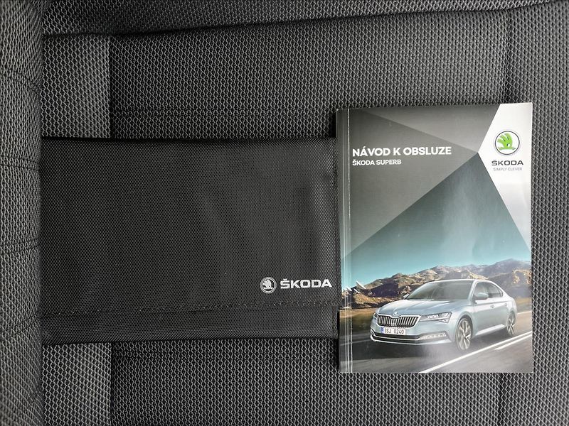 Škoda Superb 2,0 TDI DSG Combi Style Extra - fotka 19 z 24
