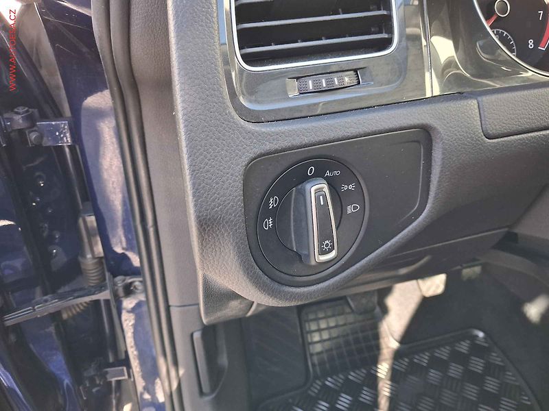 Volkswagen Golf (2019) 1.5TSi, 2.maj,ČR, LED, kamera - fotka 15 z 17