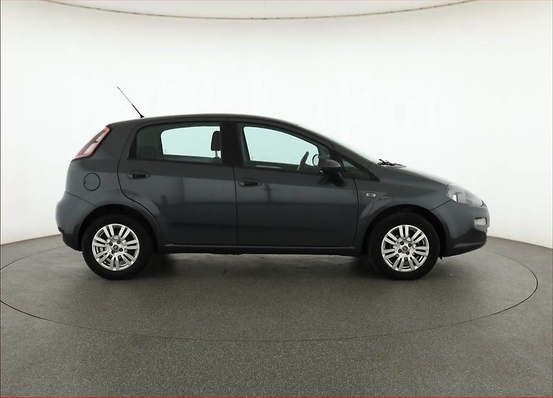Fiat Punto (2015) 1.4 - fotka 6 z 15