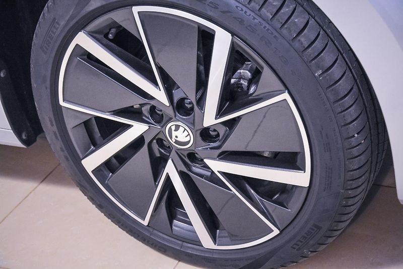Škoda Octavia Style Plus Navigace 18 kola ČR - fotka 33 z 76