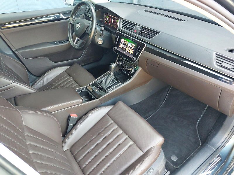 Škoda Superb (2019) Combi L&K DSG 4x4 2,0TDi 140kW - fotka 14 z 35