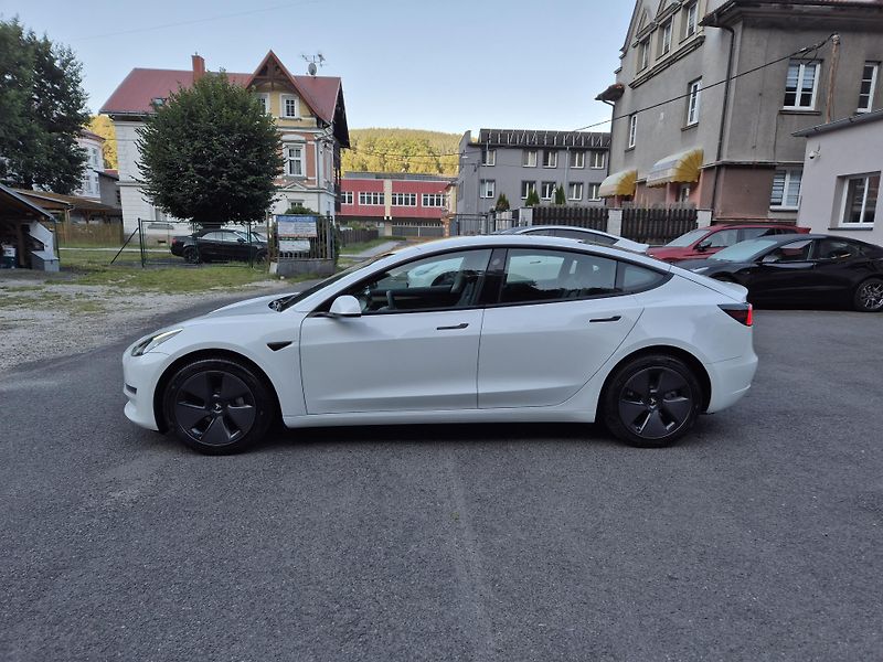 Tesla Model 3 STANDART RANGE 239w SOH 96,5% - fotka 6 z 48