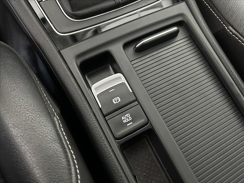 Volkswagen Golf 1,4   TSI 92kW,HIGHLINE,SERVIS - fotka 23 z 30