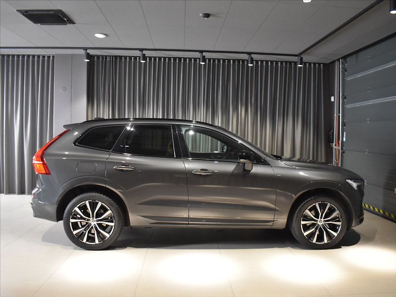 Volvo XC60 2,0 B4 AWD Ultimate tažné,pano - fotka 3 z 28