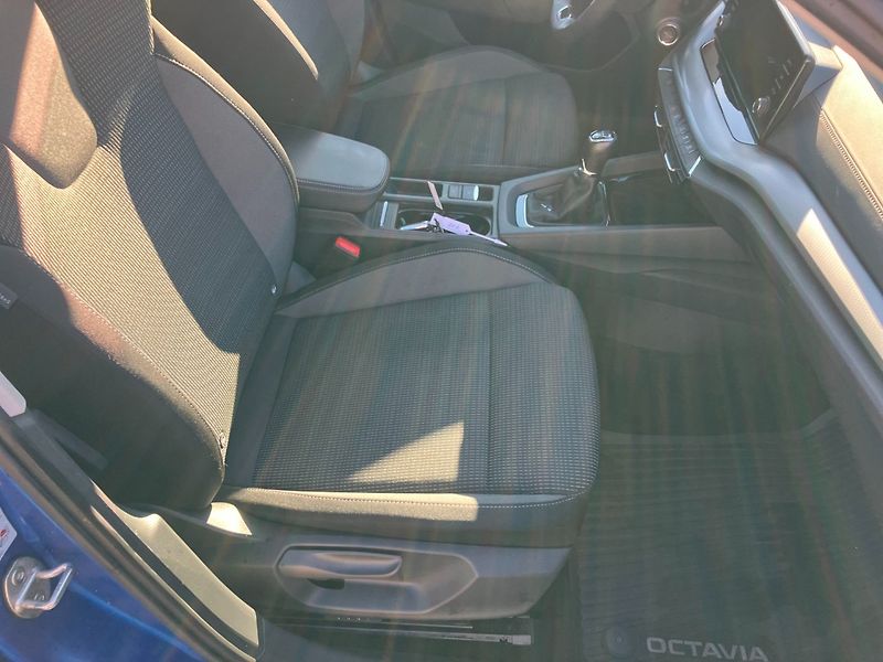 Škoda Octavia (2023) 2.0TDI AMBITION PLUS NAJ.43TKM - fotka 13 z 31