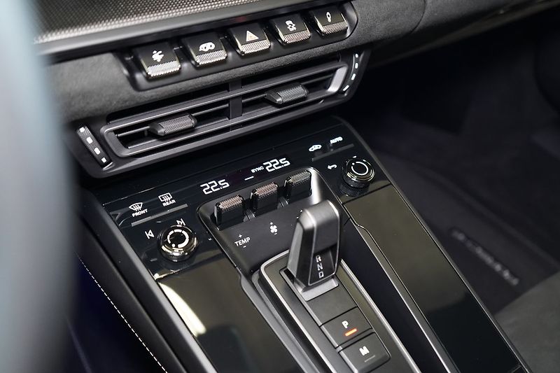 Porsche 911 Carrera 4 GTS, Aerokit, Lift - fotka 49 z 55