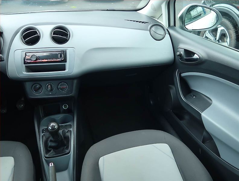 Seat Ibiza (2012) 1.2 12V, nová STK, zamluveno - fotka 8 z 15