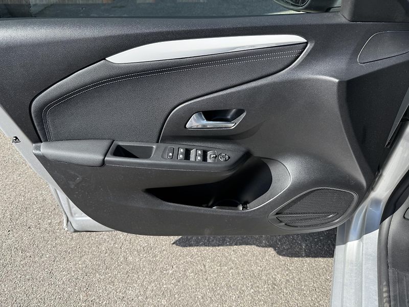 Opel Corsa 1.0l 74 kW - fotka 15 z 16