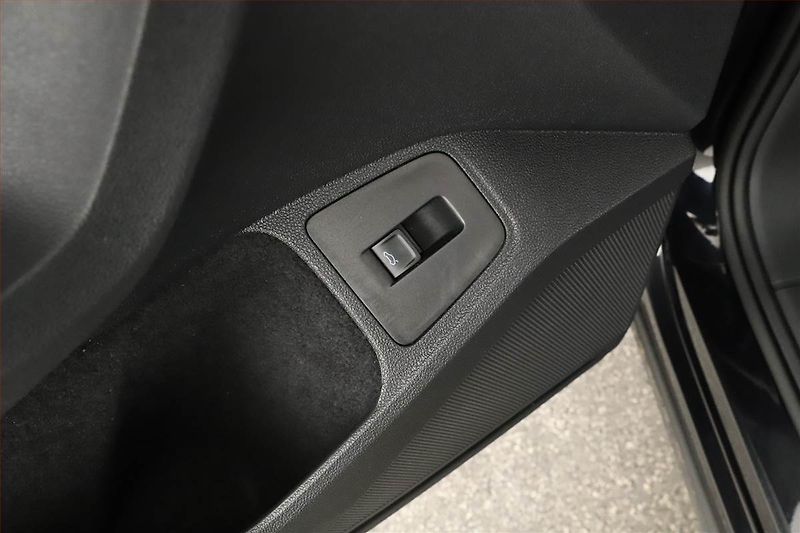 Volkswagen Tiguan (2021) 2.0 TDI - fotka 10 z 22