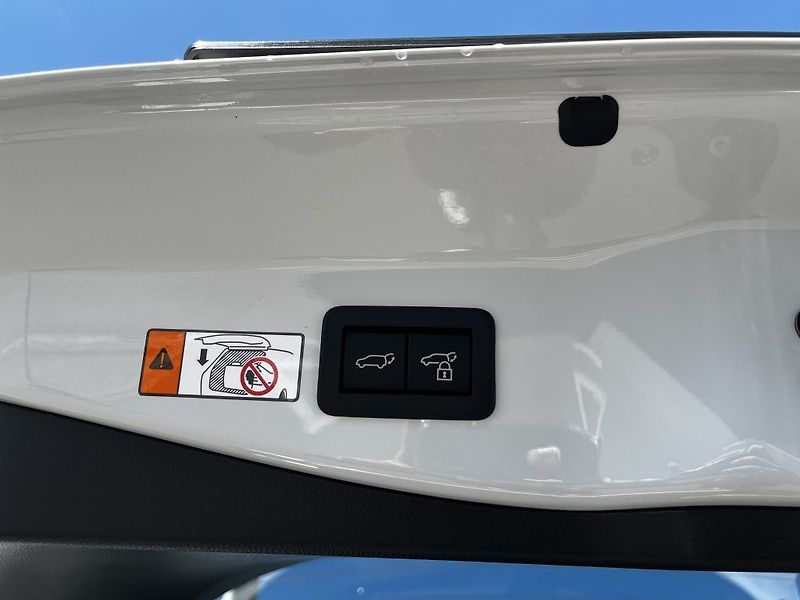 Toyota C-HR 2.0 Plug-in Hybrid Executive - fotka 8 z 34
