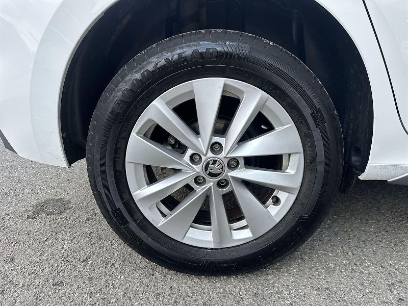 Škoda Kamiq (2023) 1.0 TSI Style - fotka 25 z 28