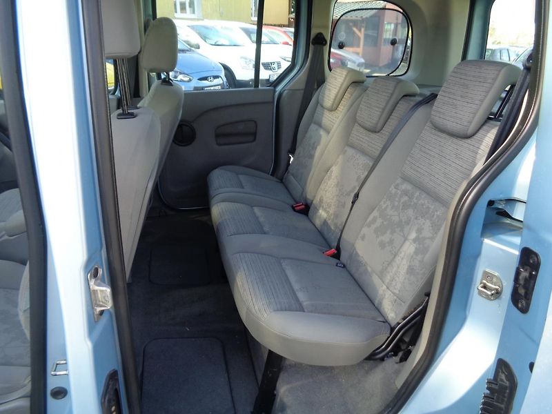 Renault Kangoo 1,6 16V Privilege - fotka 12 z 16