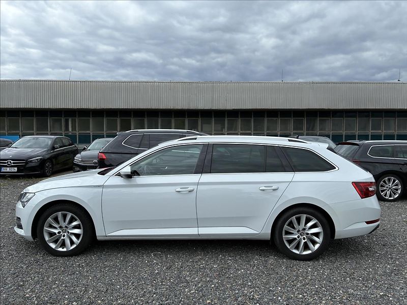 Škoda Superb 2,0 STYLE 4X4 TAŽNÉ,KAMERA - fotka 2 z 31