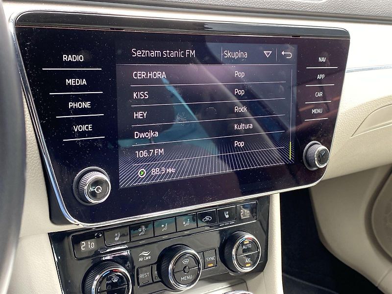 Škoda Superb (2020) 2.0 TSI DSG L&K - fotka 12 z 38