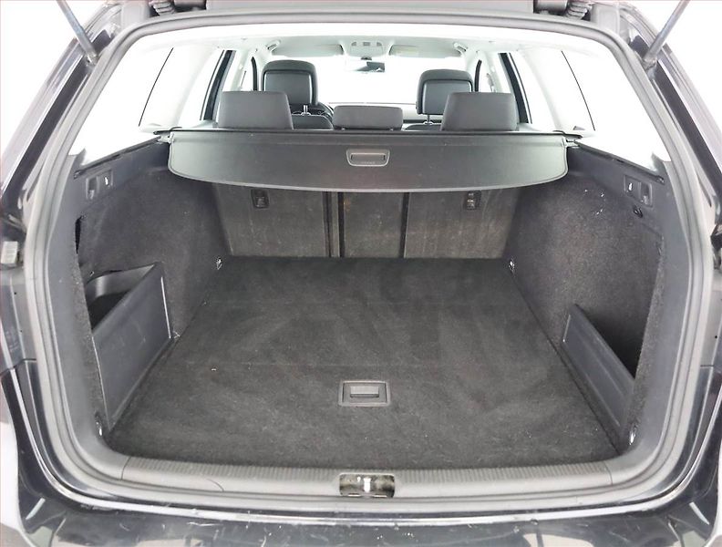 Volkswagen Passat (2011) Highline 2.0 TDI, Serv.kniha - fotka 16 z 17