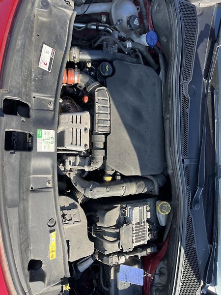 Peugeot 2008 (2017) 1.2FTS 81Kw PureTech Tažné - fotka 29 z 33