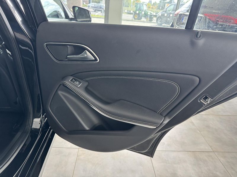 Mercedes-Benz Třídy A (2018) A180d NAVIGACE LED KAMERA - fotka 17 z 27