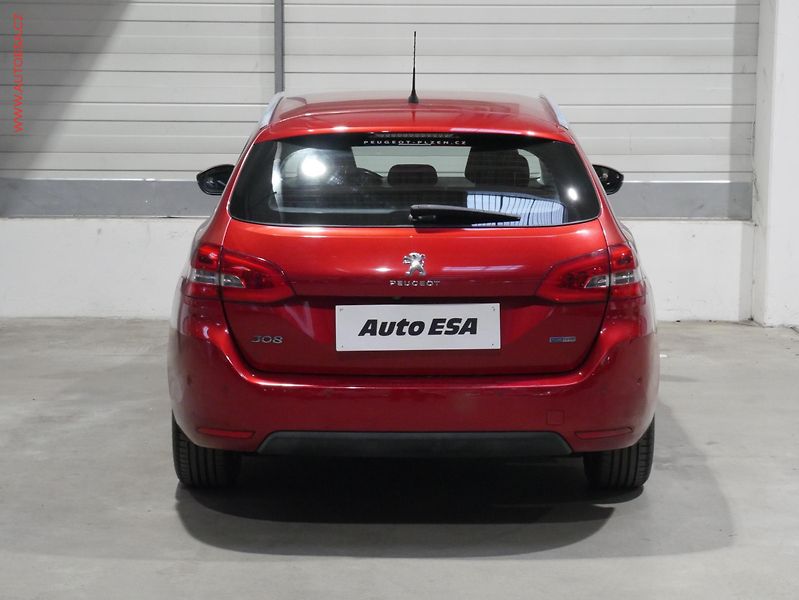 Peugeot 308 (2016) 1.2PT, 1.maj,ČR, Allure - fotka 5 z 18