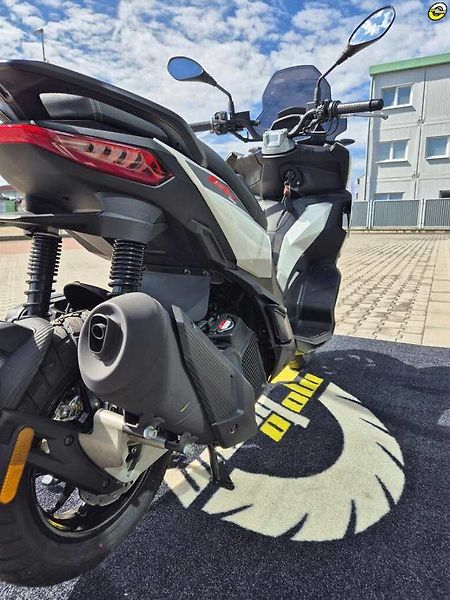 Aprilia SR GT 125 (2026) E5+ - AKČNÍ CENA - fotka 15 z 41