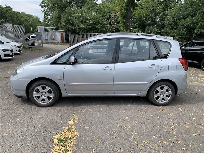 Toyota Corolla Verso 1,8 i ČR,1.MAJITEL - fotka 8 z 17