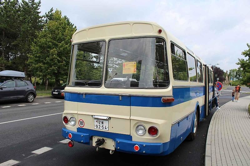 Dva dny si mohli zájemci prohlížet historický autobus Karosa ŠL11 z roku 1979, který na stanovišti před přesunutým kostelem Nanebevzetí Panny Marie v Mostě vystavoval Dopravní podnik měst Mostu a Litvínova.