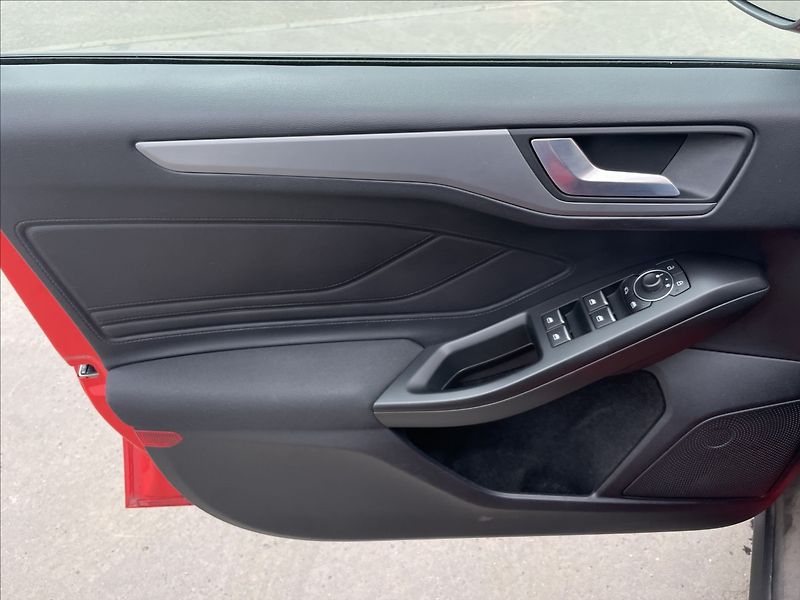 Ford Focus 1,5 Ecoblue A8 Titanium Style - fotka 14 z 23