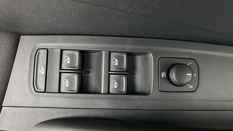 Škoda Fabia 1.0 TSI Style - fotka 21 z 23