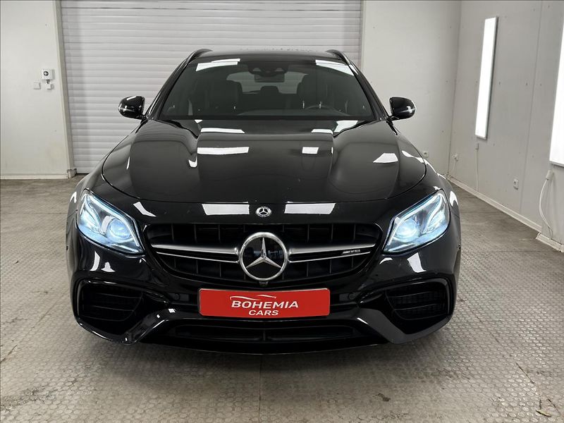 Mercedes-Benz Třídy E 4,0 Mercedes-AMG E 63S 4MATIC+ - fotka 2 z 35