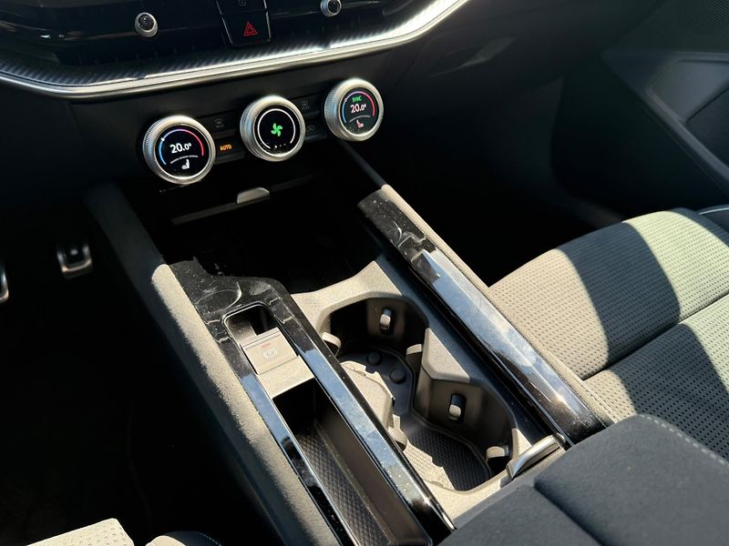 Škoda Superb Sportline 2.0 TDI 110kw DSG Co - fotka 22 z 29