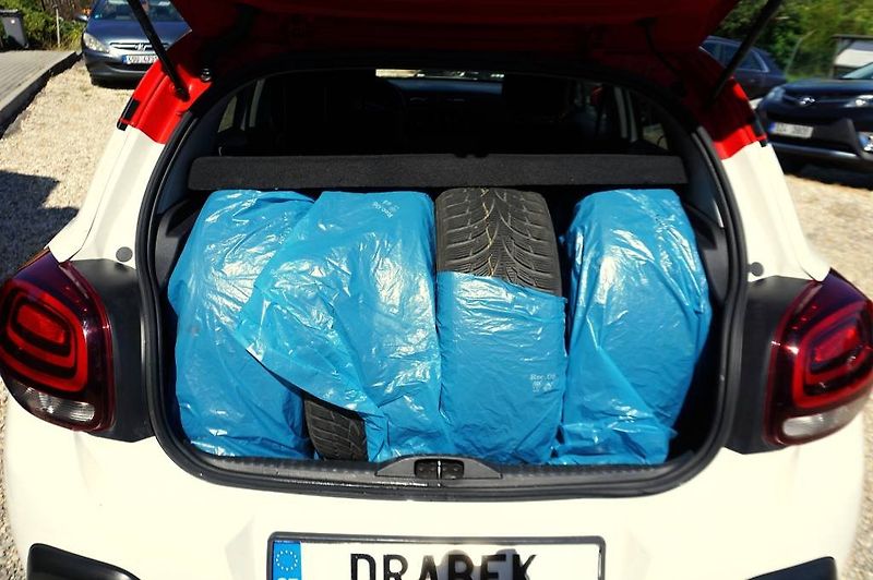 Citroën C3 (2018) SHINE 1,2 PT 60 kW - fotka 10 z 51