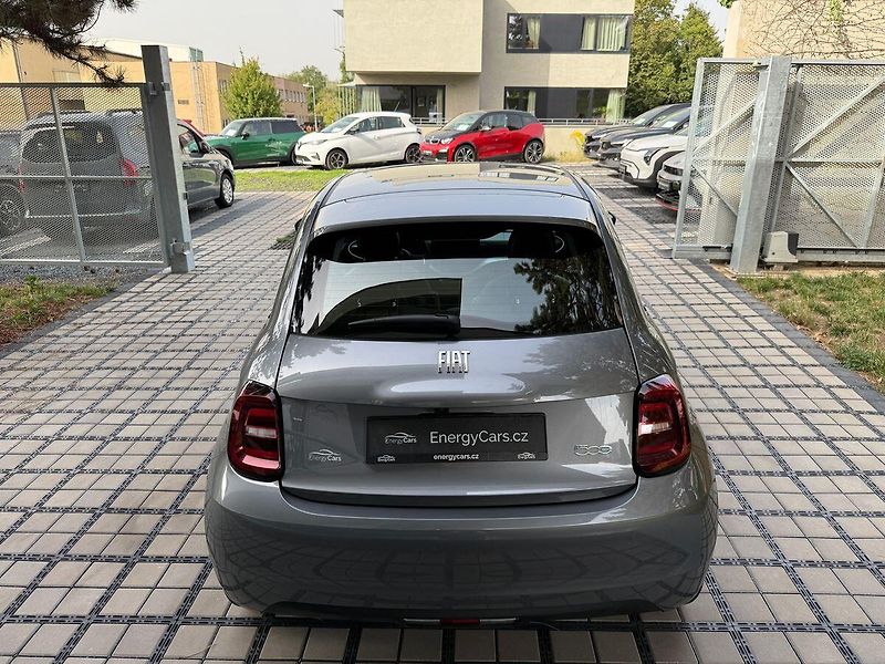 Fiat 500 ICON 42 kWh Kamera - fotka 32 z 35