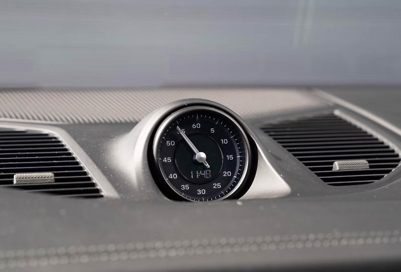 Porsche Cayenne E-Hybrid Pano BOSE PASM InnoDr - fotka 12 z 17