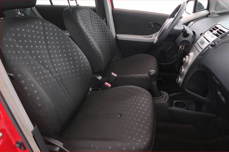 Toyota Yaris (2007) 1.0 VVT-i, po STK, Tažné - fotka 9 z 13