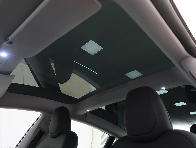 Tesla Model 3 (2025) Long Range RWD 79kWh, SoH 94% - fotka 19 z 27
