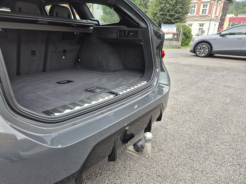 BMW Řada 3 TOURING 330D M SPORT 210kw 19A - fotka 45 z 50