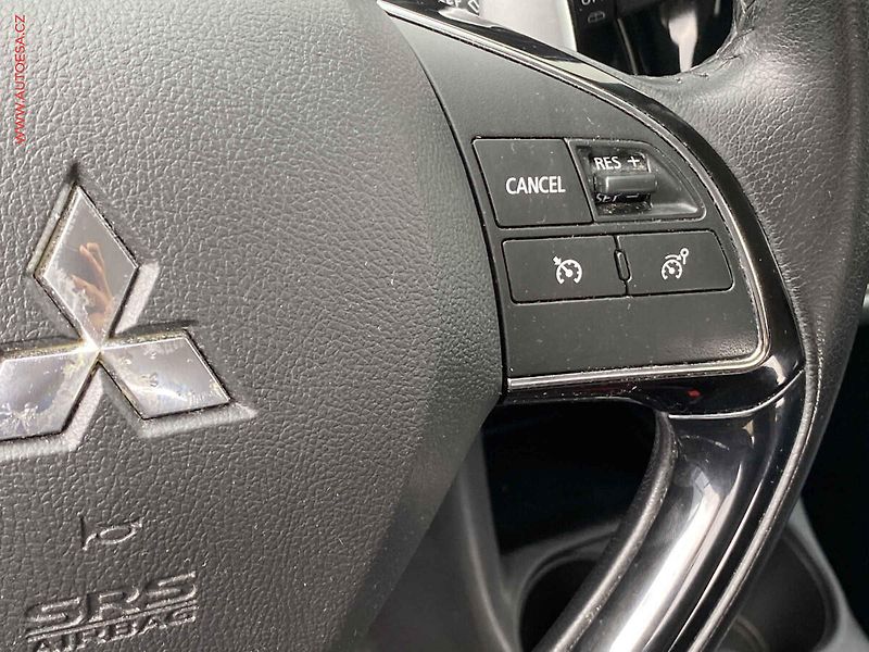 Mitsubishi Outlander (2016) 2.0 MiVEC 4WD, Invite, AT - fotka 13 z 18